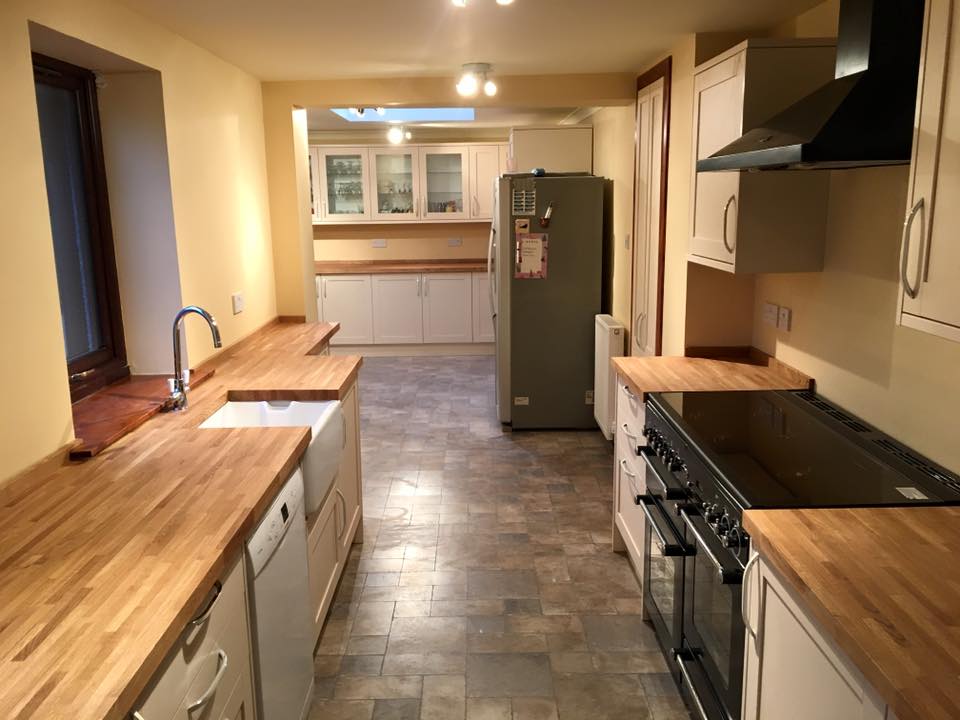 Solid oak worktop top kitchen with Belfast sink